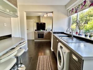 Breakfast Kitchen- click for photo gallery